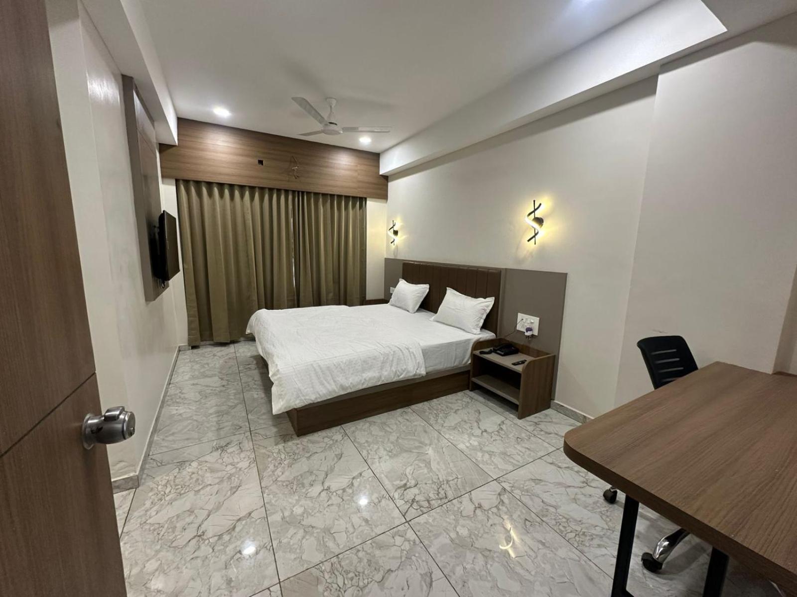 Hotel Fun N Food Bhuj Exterior photo