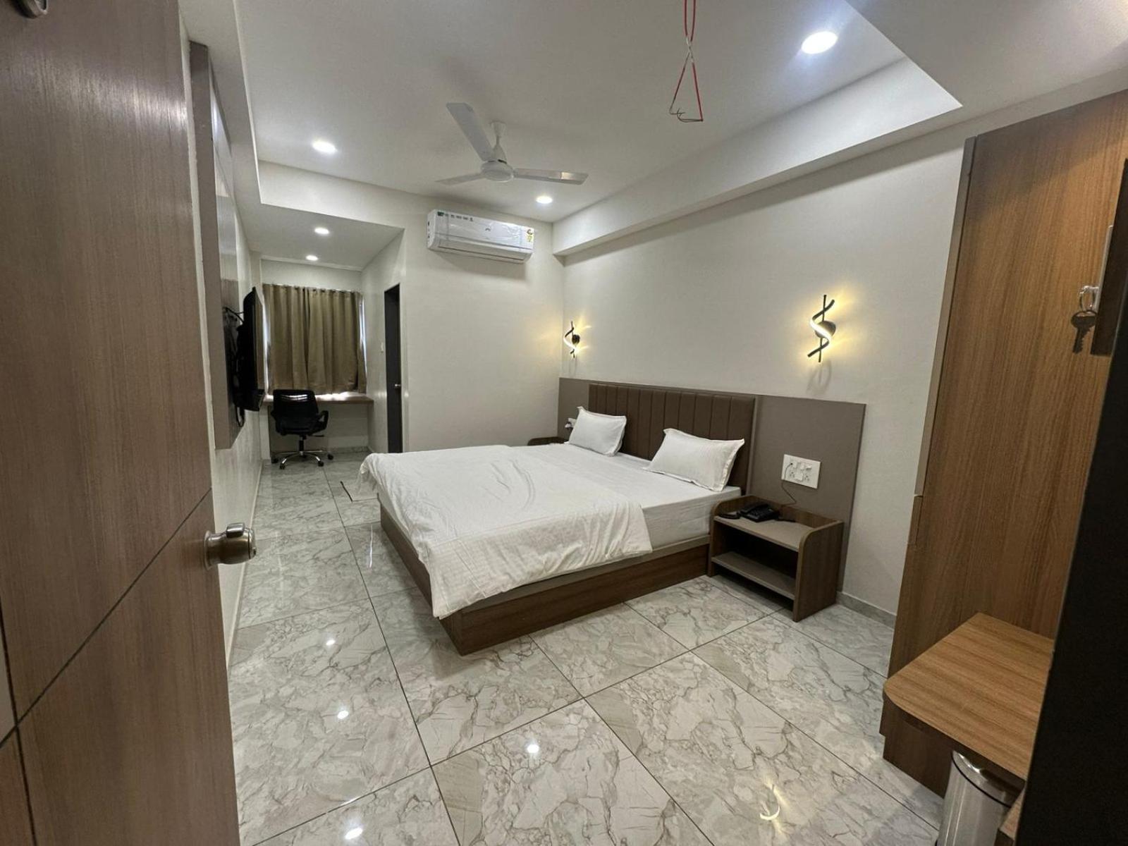 Hotel Fun N Food Bhuj Exterior photo