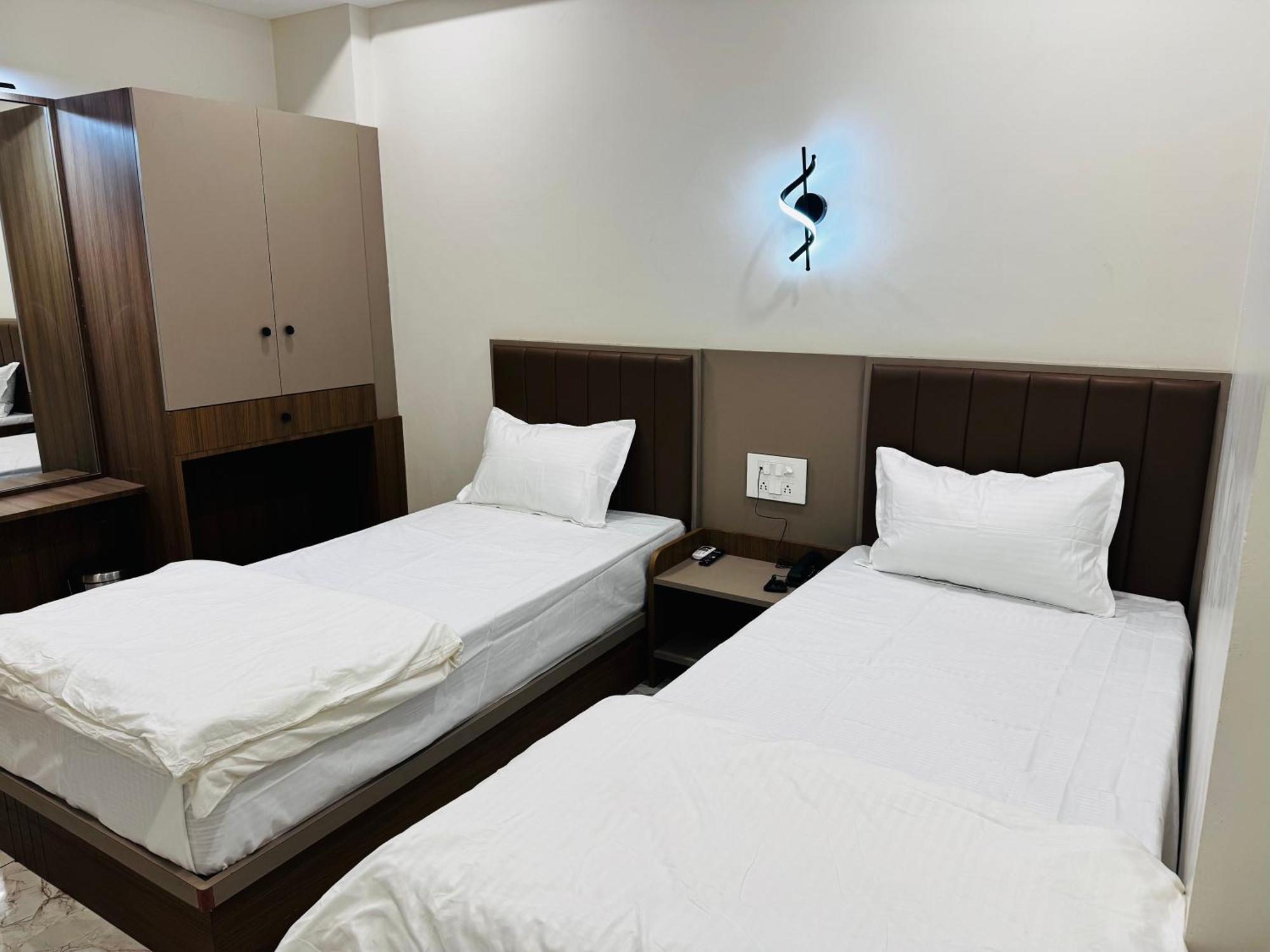 Hotel Fun N Food Bhuj Exterior photo