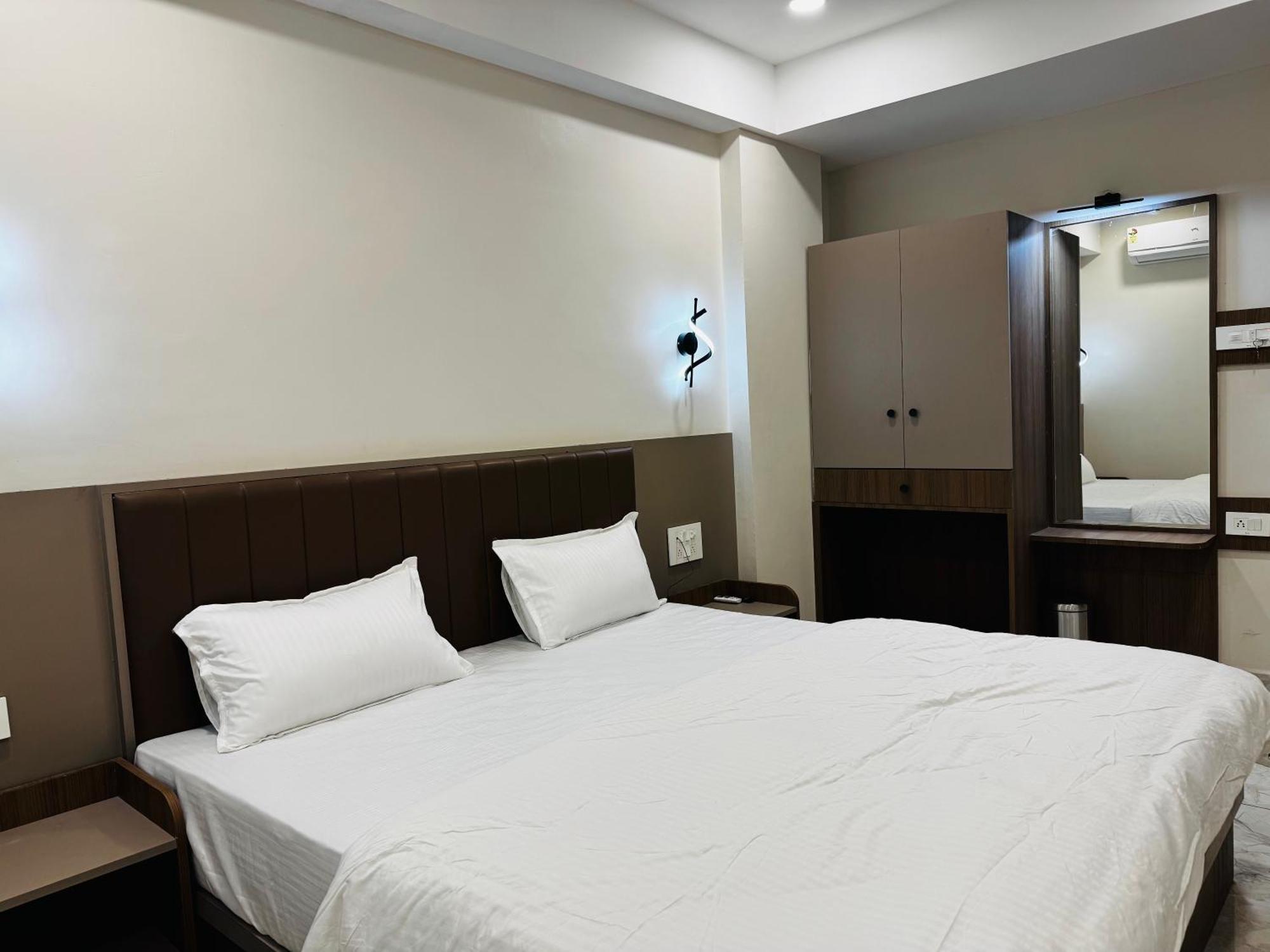 Hotel Fun N Food Bhuj Exterior photo