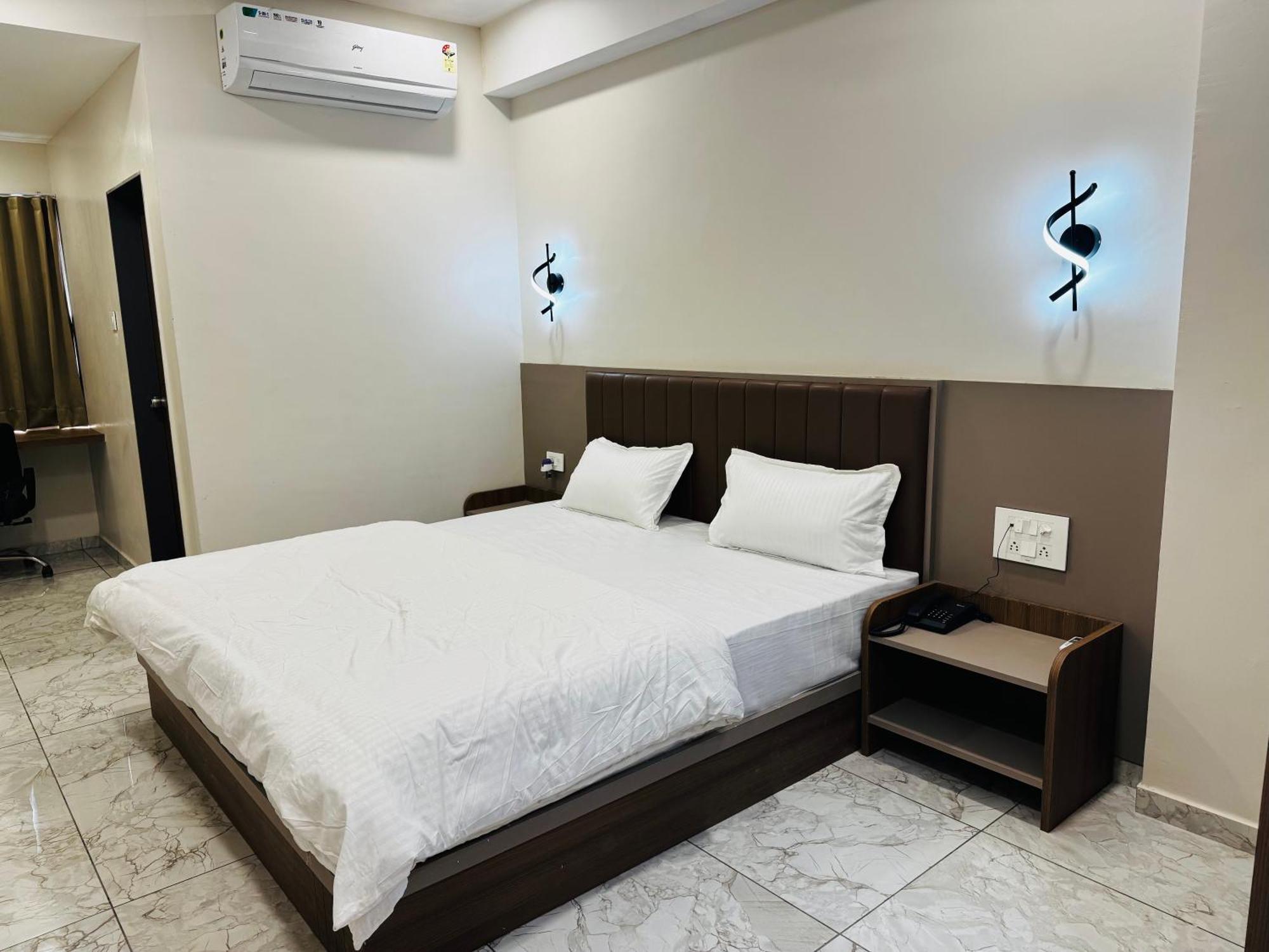 Hotel Fun N Food Bhuj Exterior photo