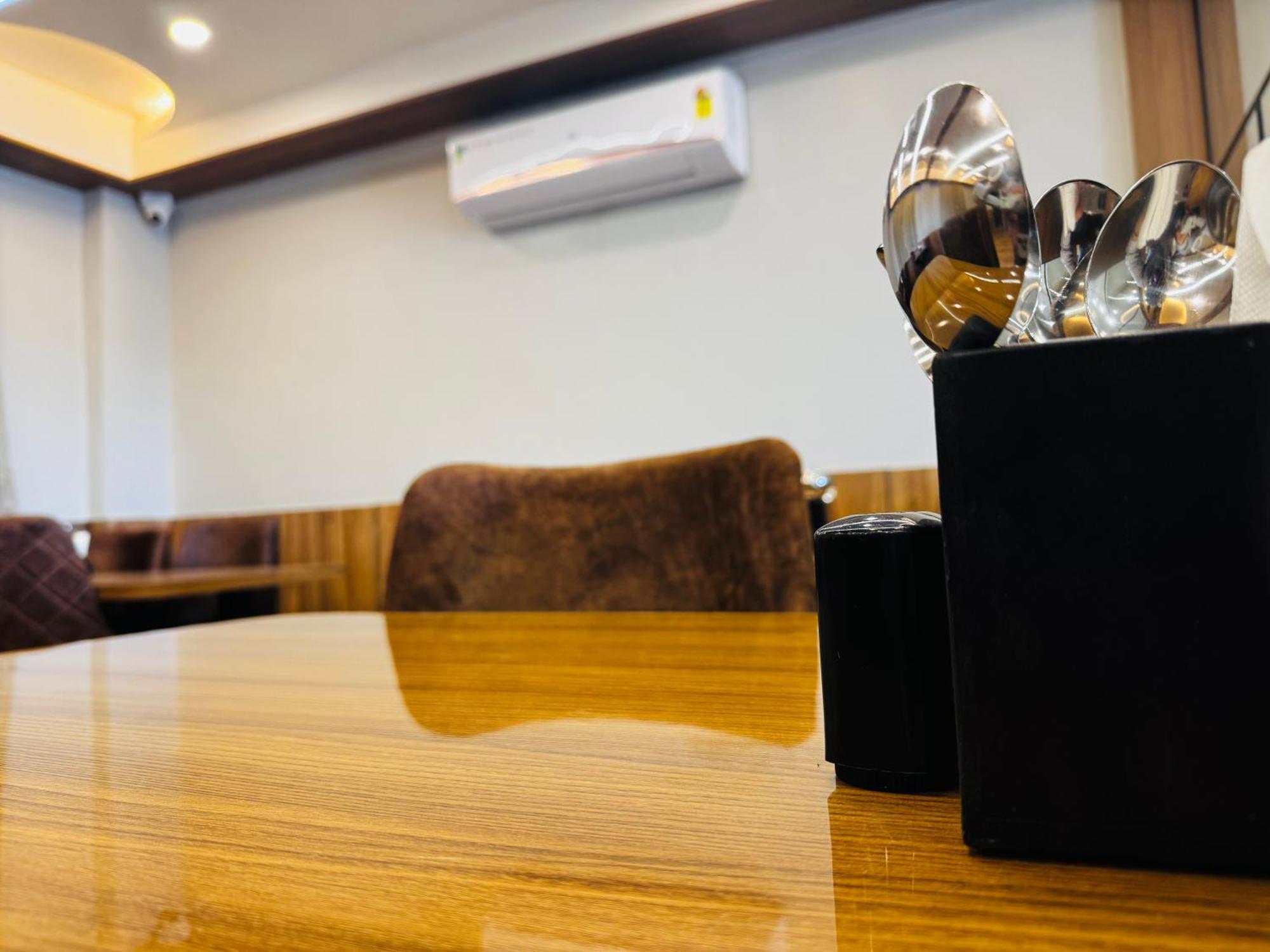 Hotel Fun N Food Bhuj Exterior photo