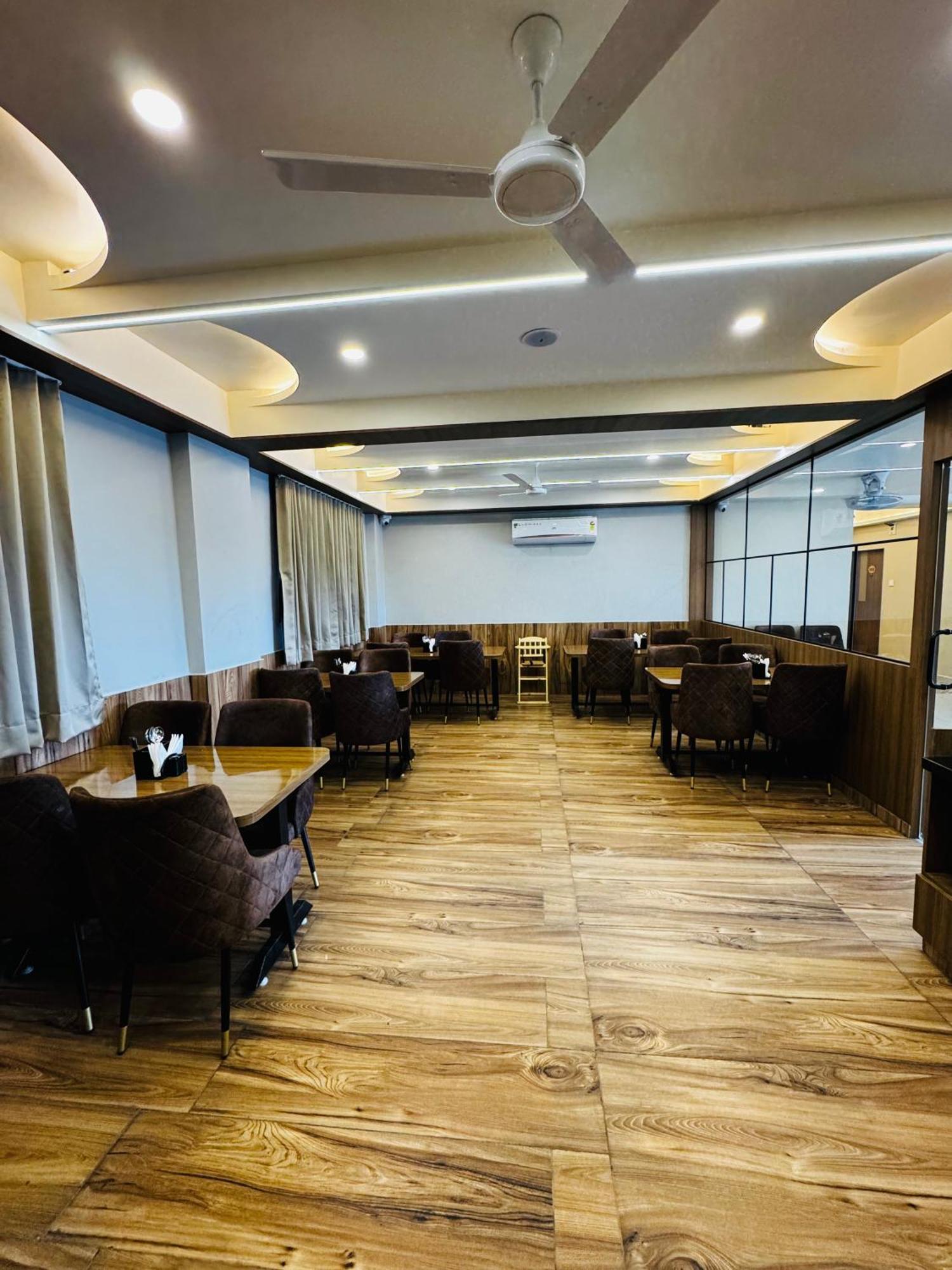 Hotel Fun N Food Bhuj Exterior photo