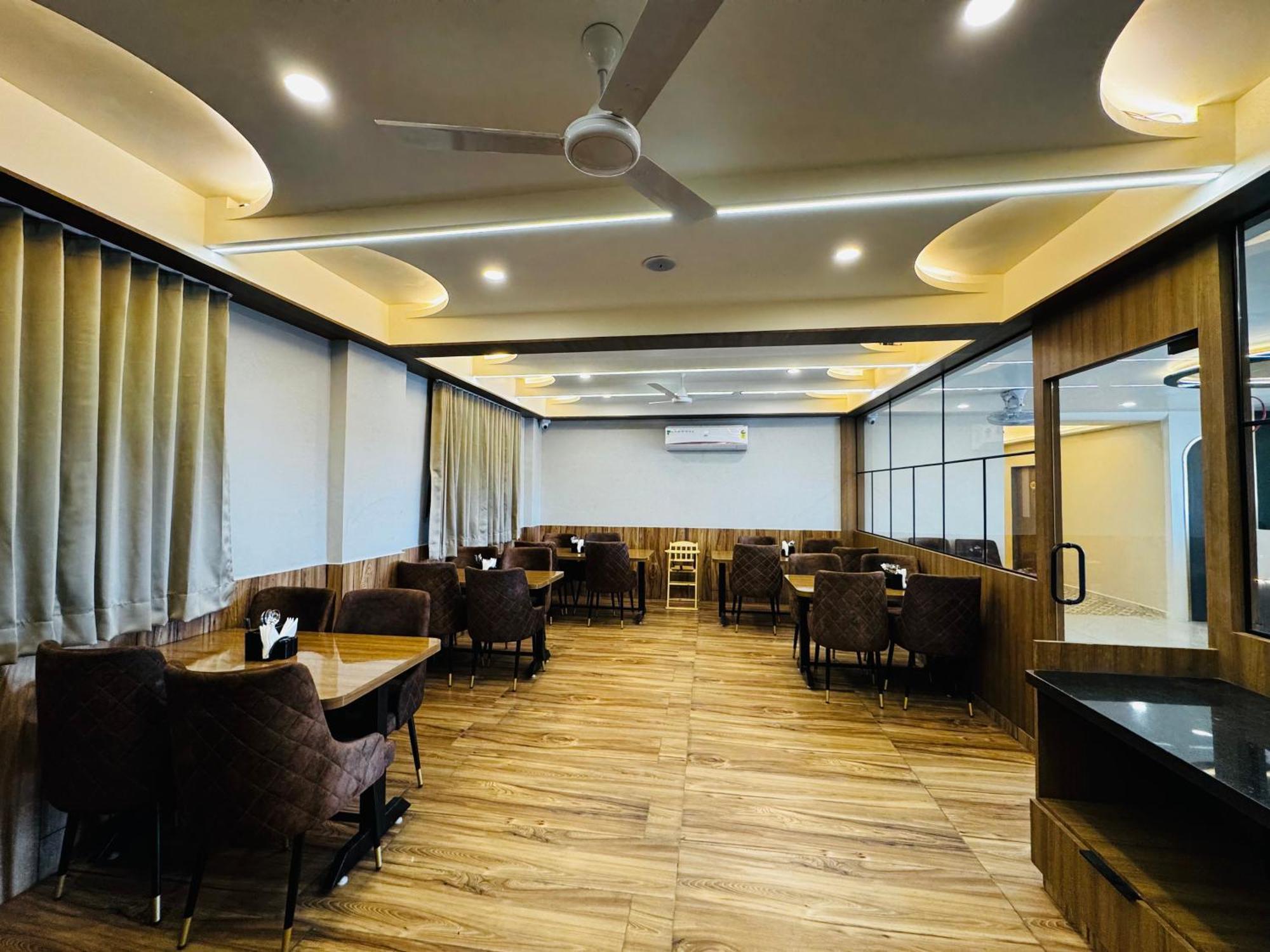 Hotel Fun N Food Bhuj Exterior photo